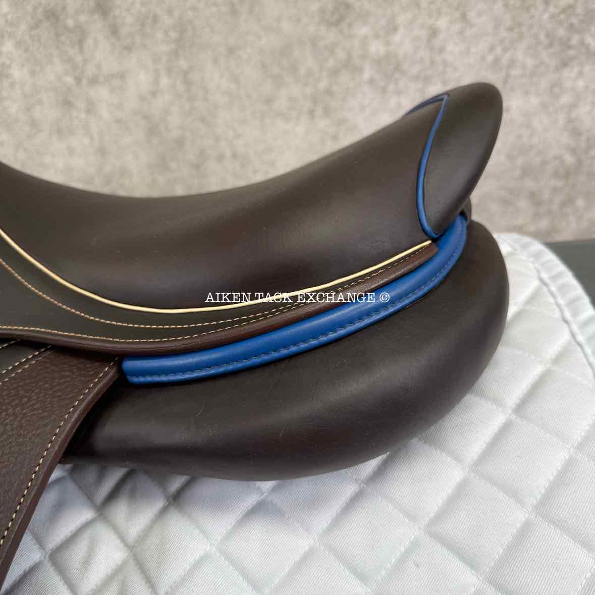 2019 CWD SE32 2GS Mademoiselle Close Contact Jump Saddle, 17" Seat - S1, 3L Flap, Dynamick Flex Tree - Medium, Full Buffalo Leather