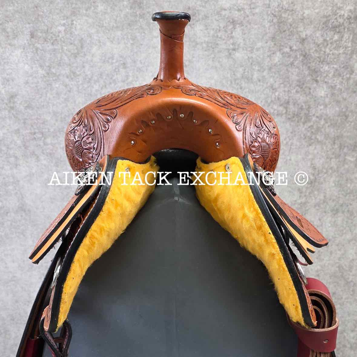 Circle J Western Saddle, 17" Seat, Regular Tree - Semi QH Bars