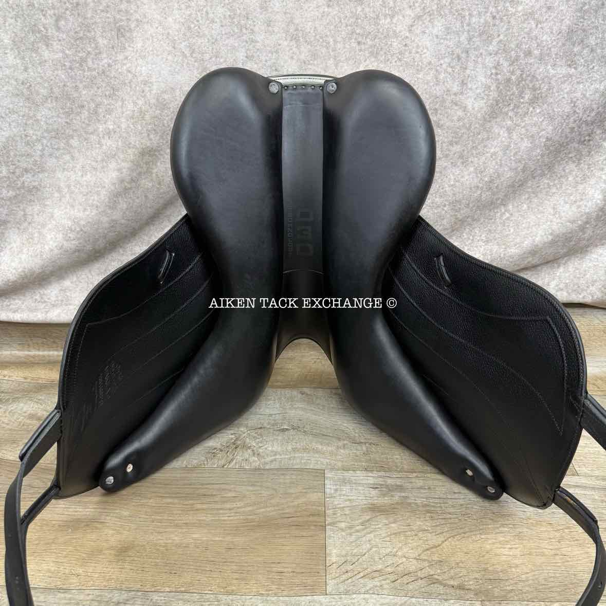 2015 Devoucoux Makila O Monoflap Dressage Saddle, 18" Seat, 1 Flap, Medium Wide Tree, D3D Panels, Full Buffalo Leather