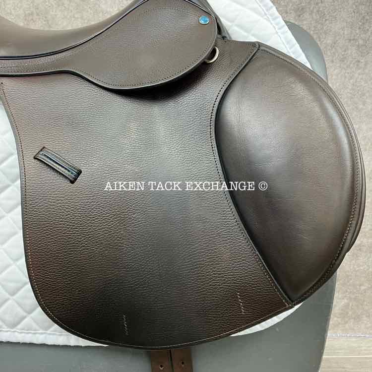 **SOLD** 2023 County Xtreme Monoflap Jump Saddle, 17.5" Seat, Medium Tree, Wool Flocked Panels