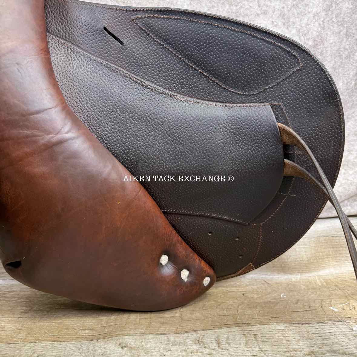 2018 CWD SE04 Monoflap Jump Saddle, 17" Seat, 2A Flap, Medium Tree, Foam Panels