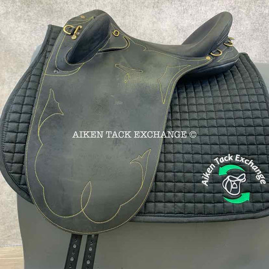 **SOLD** Wintec Pro Stock Australian Saddle, 17" / 17.5" Seat - Large, Adjustable Tree - Changeable Gullet, CAIR Panels