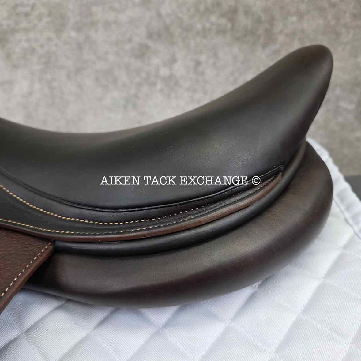 **On Trial** 2015 Voltaire Stuttgart Jump Saddle, 17.5" Seat, 3A Flap, Medium Tree, PRO Panels