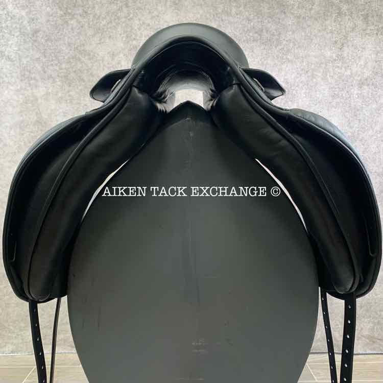 **SOLD** 2000 Prestige Dressage 2000 Saddle, 17.5" Seat, 34 Tree - M/MW, Wool Flocked Panels