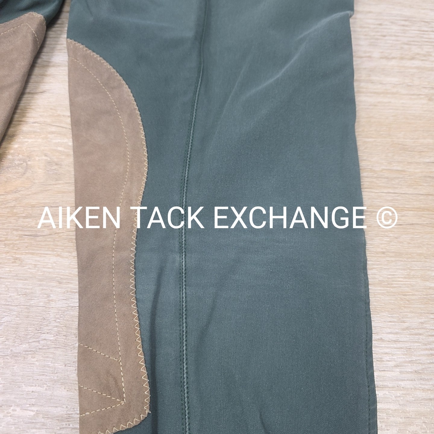 Tailored Sportsman Trophy Hunter Knee Patch Breeches, Size 32 R