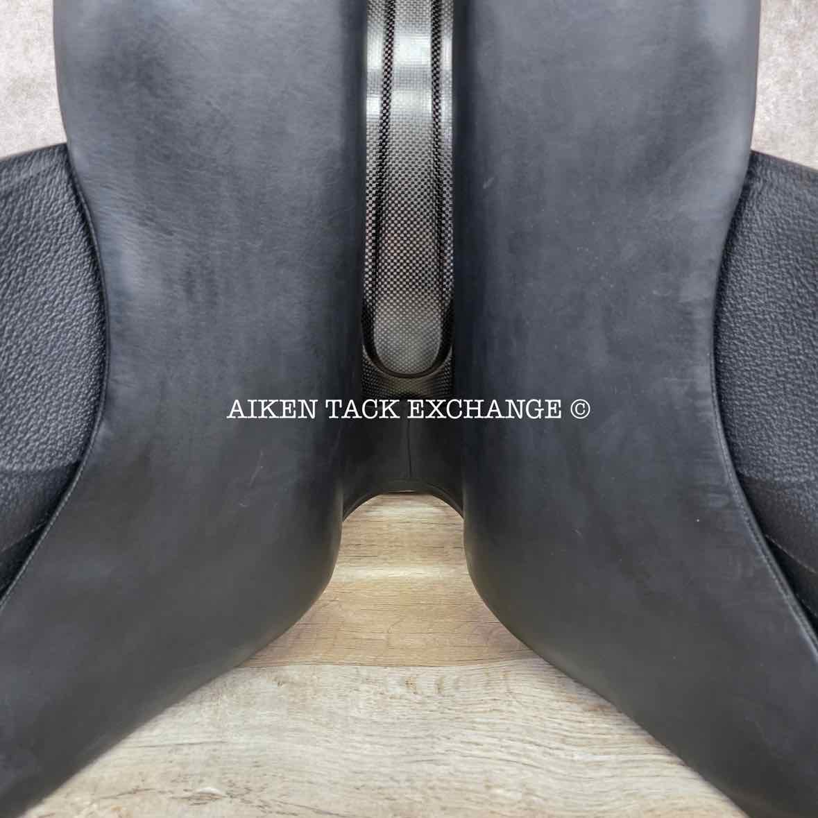 2022 Devoucoux Makila Harmonie Monoflap Dressage Saddle, 17.5" Seat - 002, 1A Flap - Short, Dynamick Tree - Medium, D3D Panels, Full Buffalo Leather