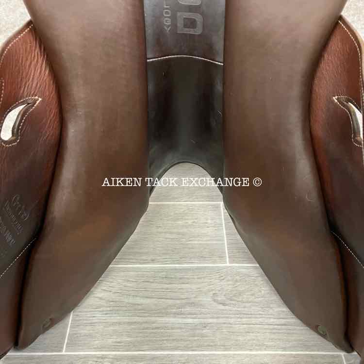 2014 Devoucoux Chiberta Junior Monoflap Jump Saddle, 16.5" Seat, 0A Flap, Medium Wide Tree, D3D Panels, Full Buffalo Leather