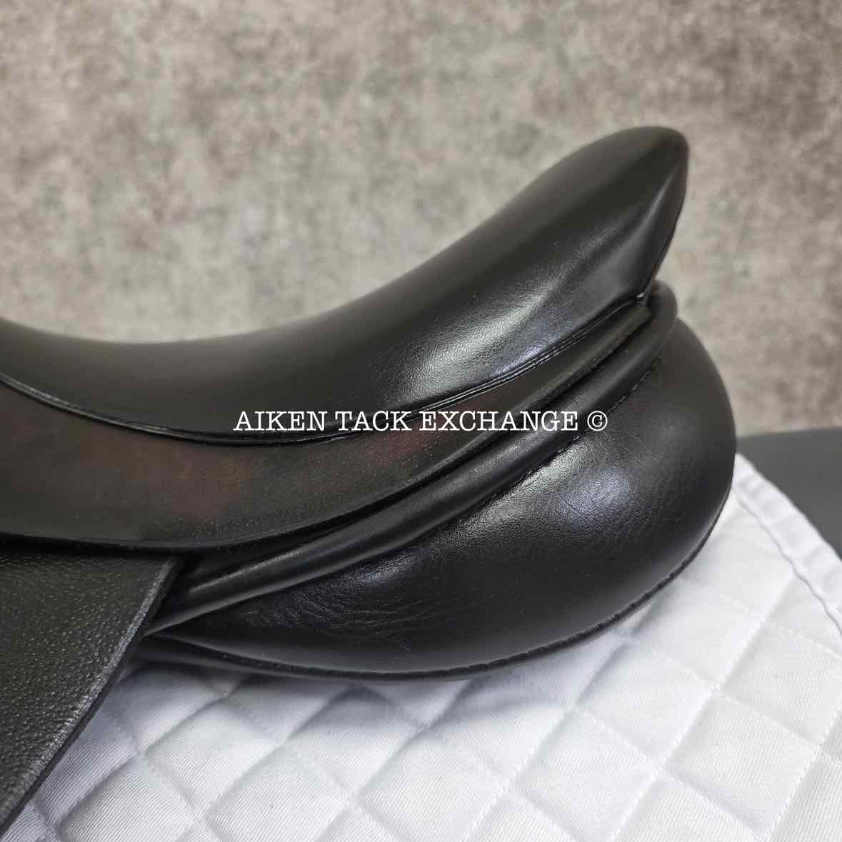 **SOLD** 2009 Black Country Ricochet Jump Saddle, 17" Seat, Medium Wide Tree, Wool Flocked Panels