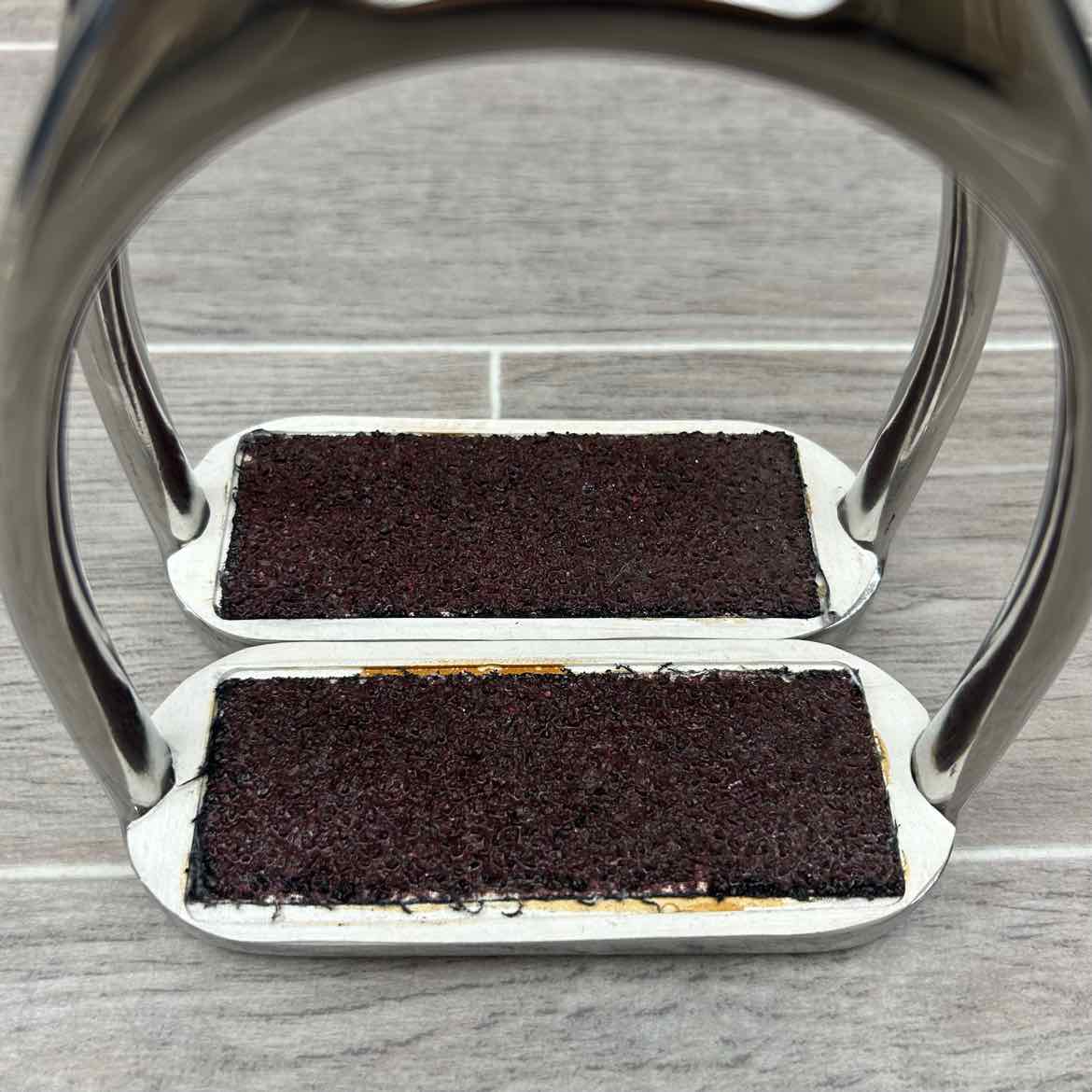 Fillis Stirrup Irons with Sure Grip Stirrup Pads, 4.75"