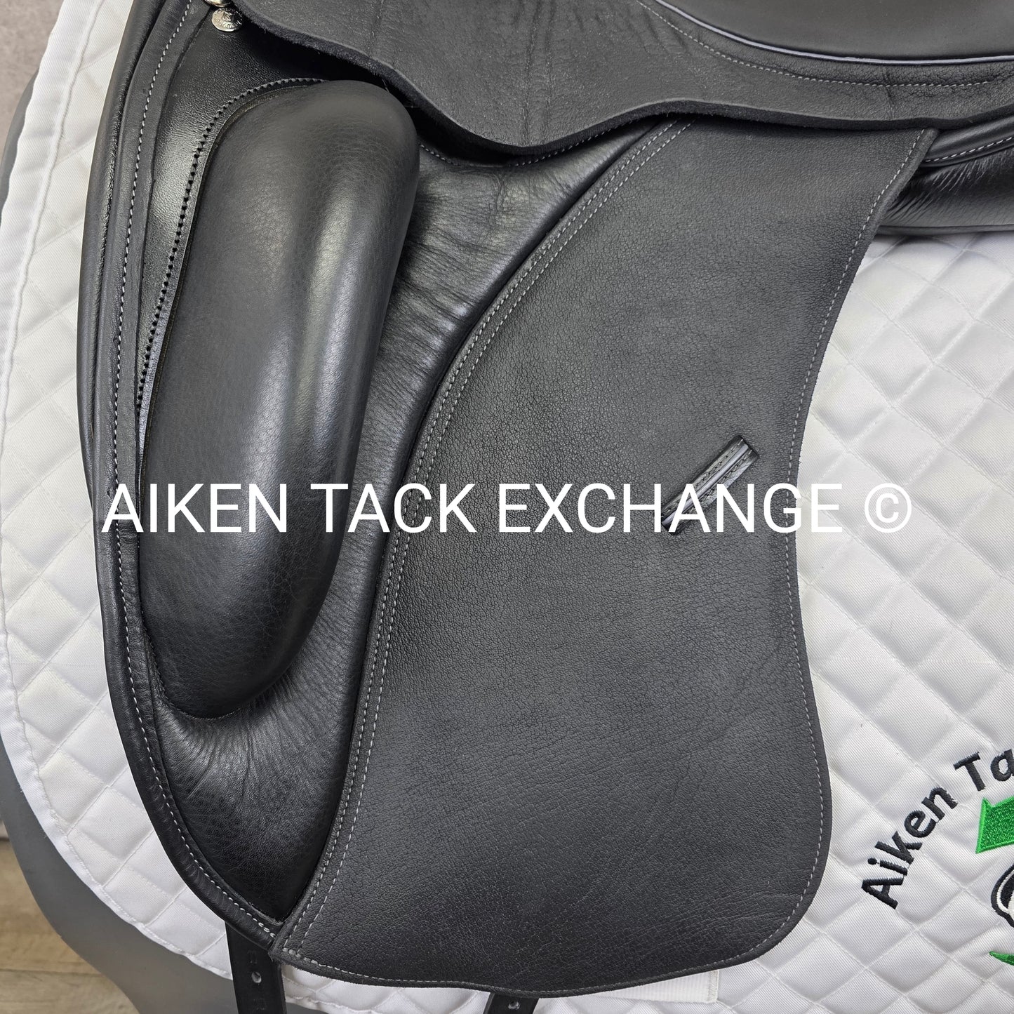 2023 Custom Saddlery Wolfgang Gemini R Monoflap Dressage Saddle, 18" Seat, Adjustable Tree, Wool Flocked Panels