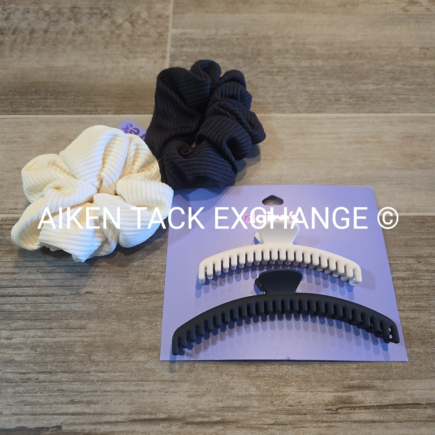 Claire's Hair Bundle - 2 Scrunchies, 2 Claw Clips