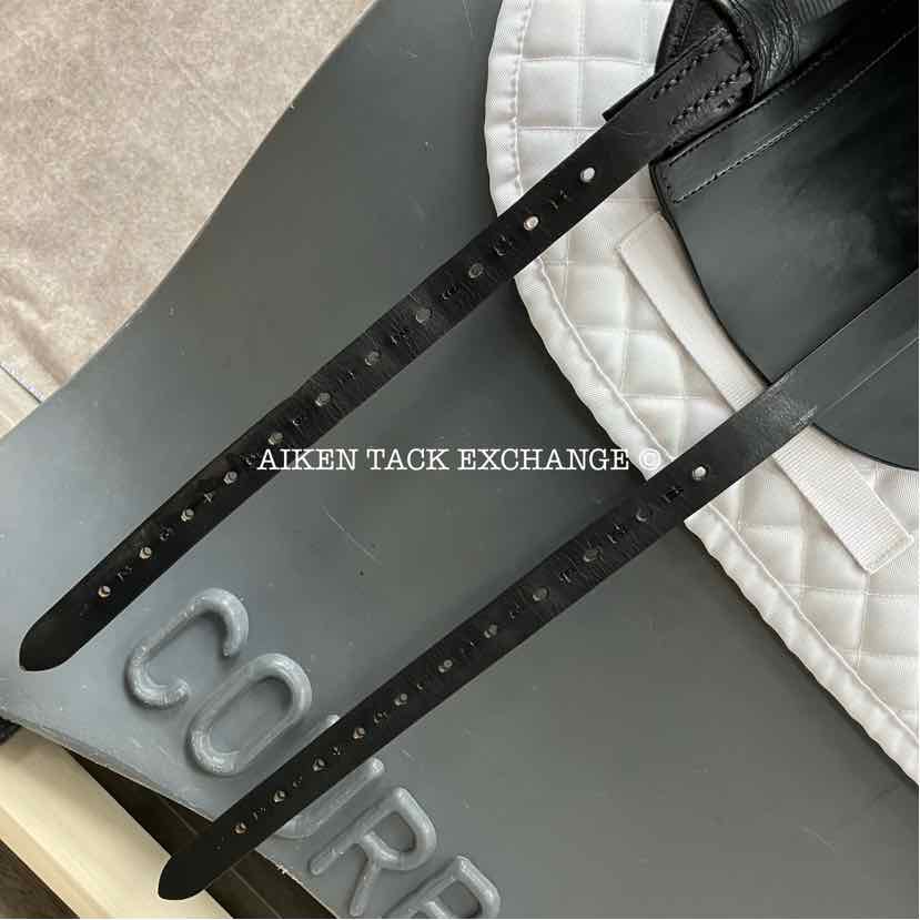 **SOLD** Kent & Masters MDS S-Series Standard Wither Surface Block Dressage Saddle, 18" Seat, Adjustable Tree - Changeable Gullet, Wool Flocked Panels