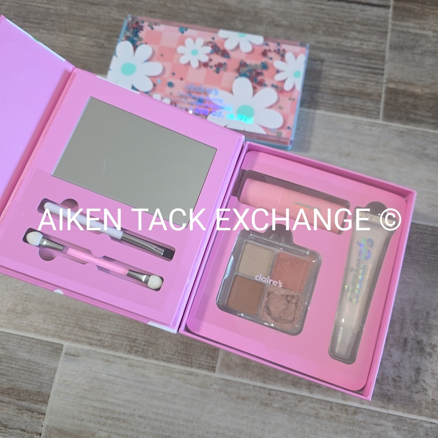 Claire's Makeup Bundle - 1 Eyeshadow Palette, 1 Makeup Kit