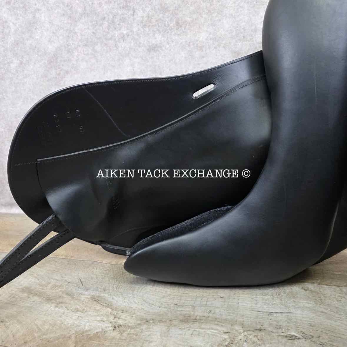 2007 DK Freedom Monoflap Dressage Saddle, 17" Seat, Wide Tree, Wool Flocked Panels