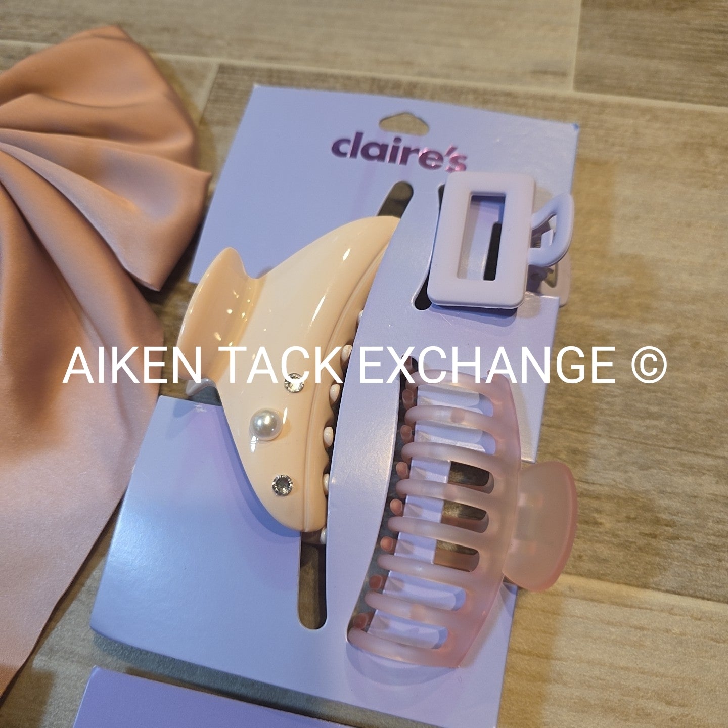 Claire's Hair Bundle - 4 Claw Clip, 1 Hair Clip, 1 Pack of Hair Ties