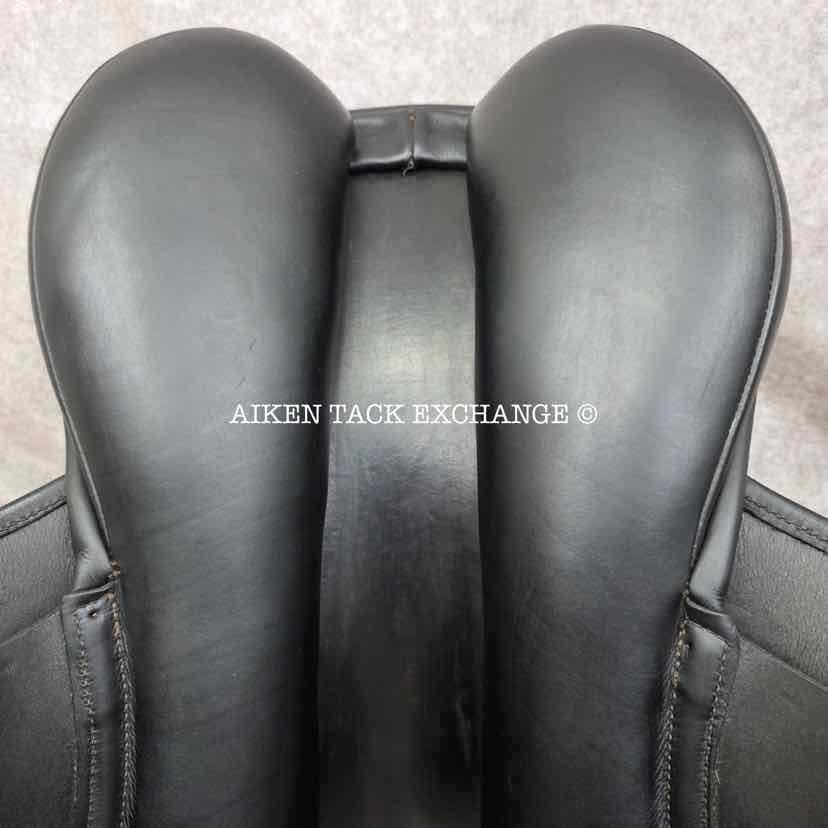 2021 County Innovation Jump Saddle, 18" Seat, Forward Flap, Medium Narrow Tree, Wool Flocked Panels