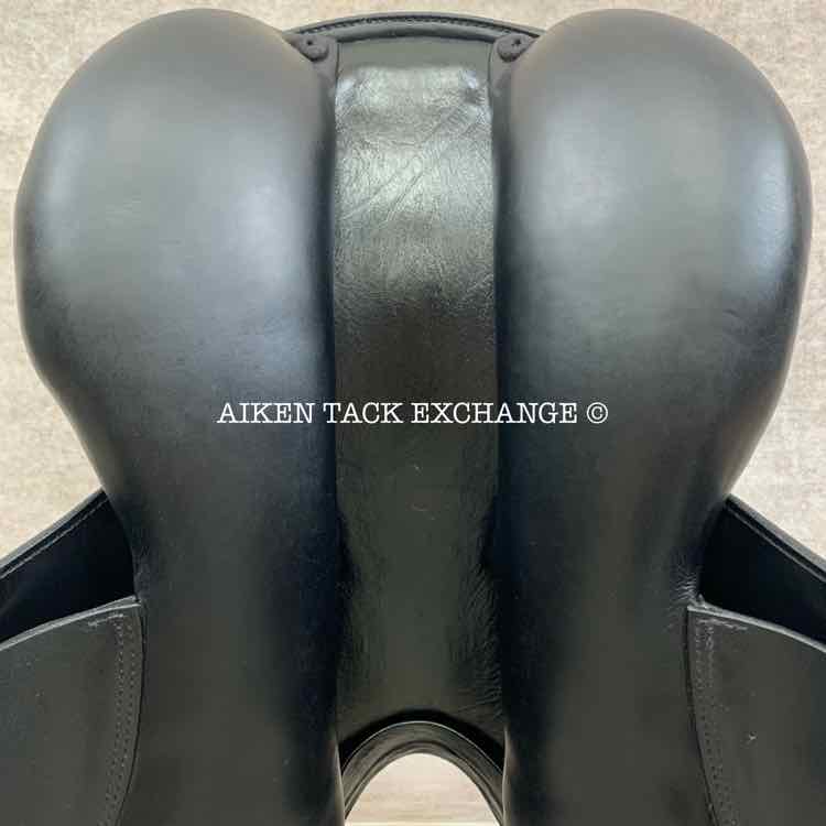 **SOLD** 2000 Prestige Dressage 2000 Saddle, 17.5" Seat, 34 Tree - M/MW, Wool Flocked Panels
