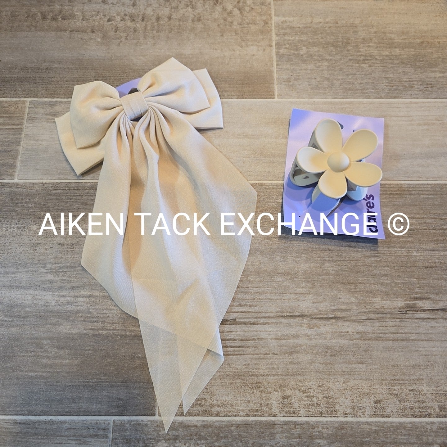 Claire's Hair Bundle - 1 Claw Clip, 1 Hair Clip