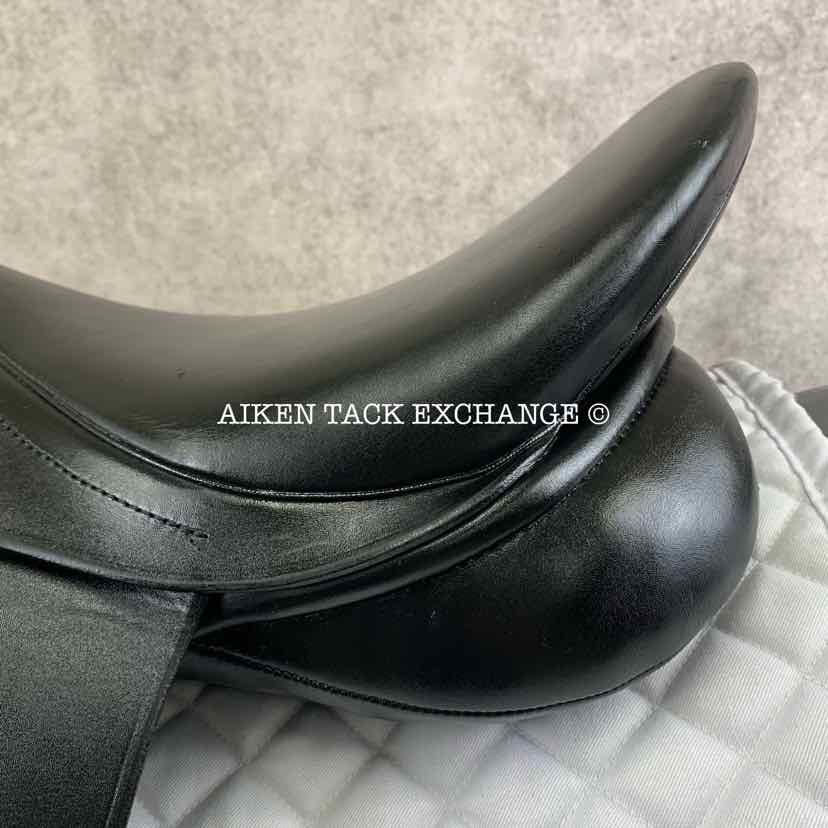 Circuit by Dover Saddlery Dressage Saddle, 17" Seat, Medium Tree, Wool Flocked Panels
