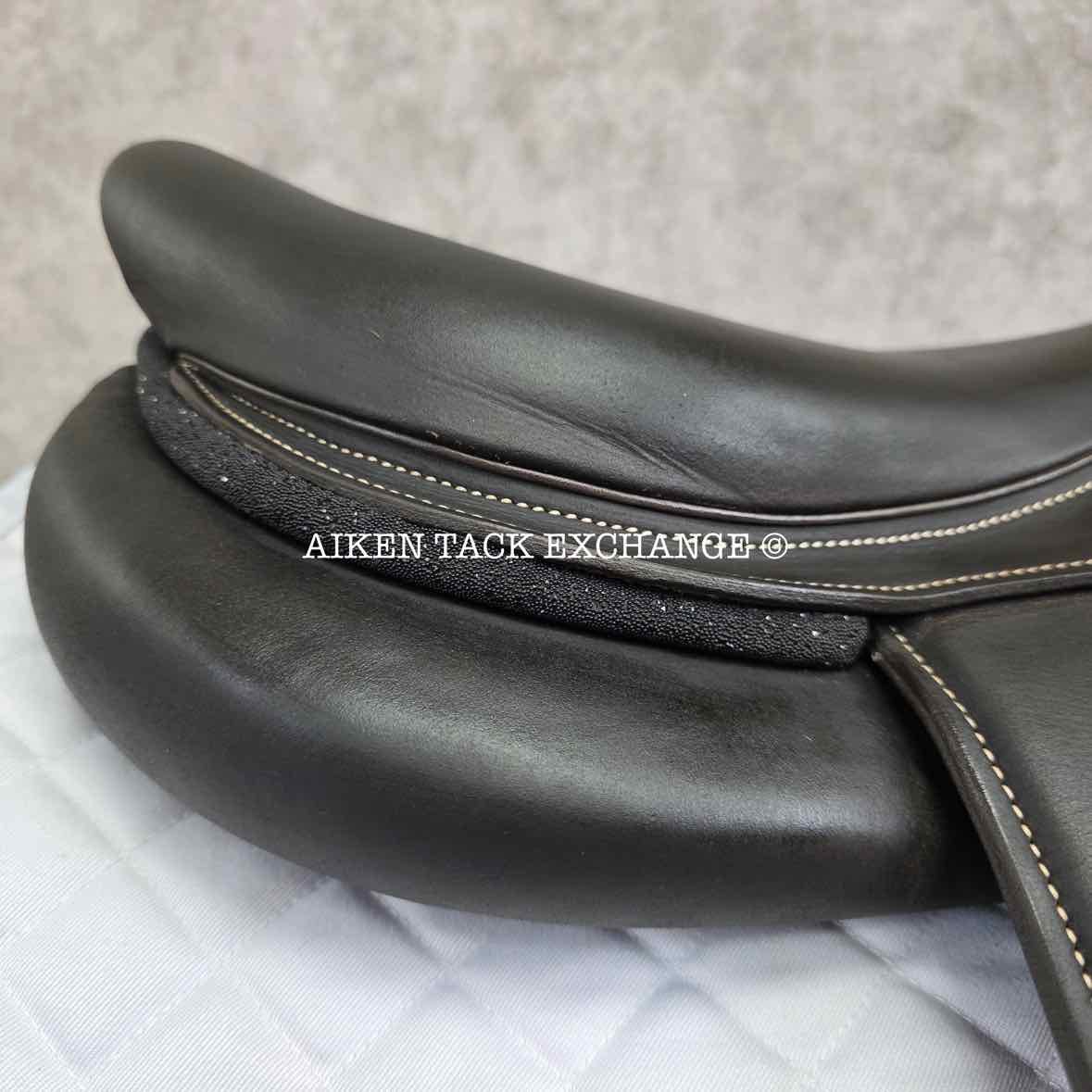 2024 Forestier Seoul Close Contact Jump Saddle, 17.5" Seat, 2AA Flap, MW/W Tree, PRO Panels, Full Buffalo Leather