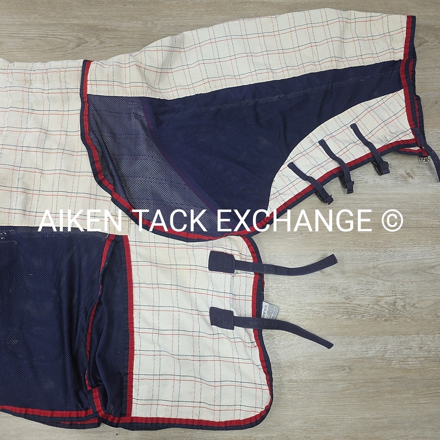 Weatherbeeta Breeze with Surcingle Combo Neck, 75" (has blemishes)