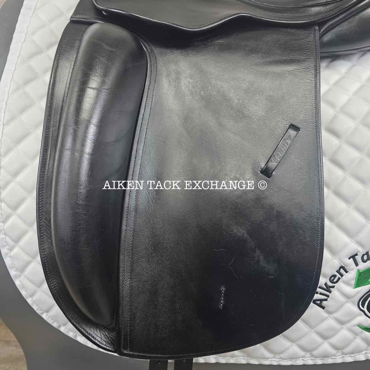 2005 County Fusion Dressage Saddle, 17.5" Seat, Medium Tree, Wool Flocked Panels