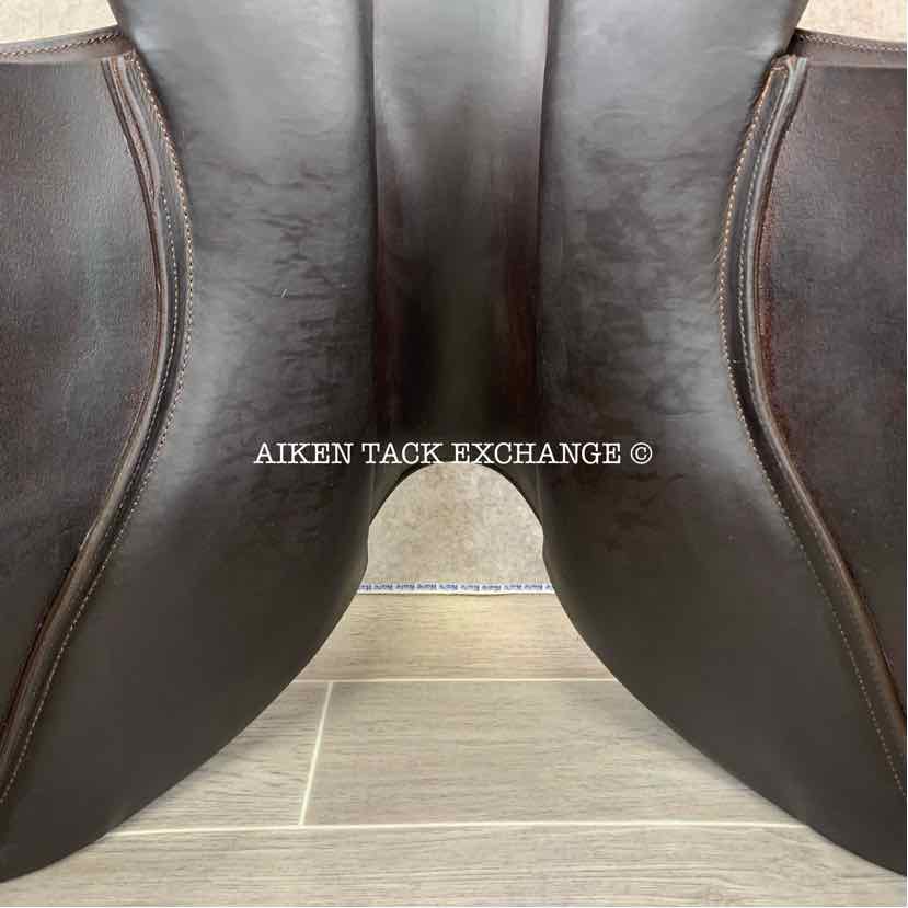 2021 CWD SE03 Close Contact Jump Saddle, 17.5" Seat, 3L Flap, Medium Tree, Foam Panels