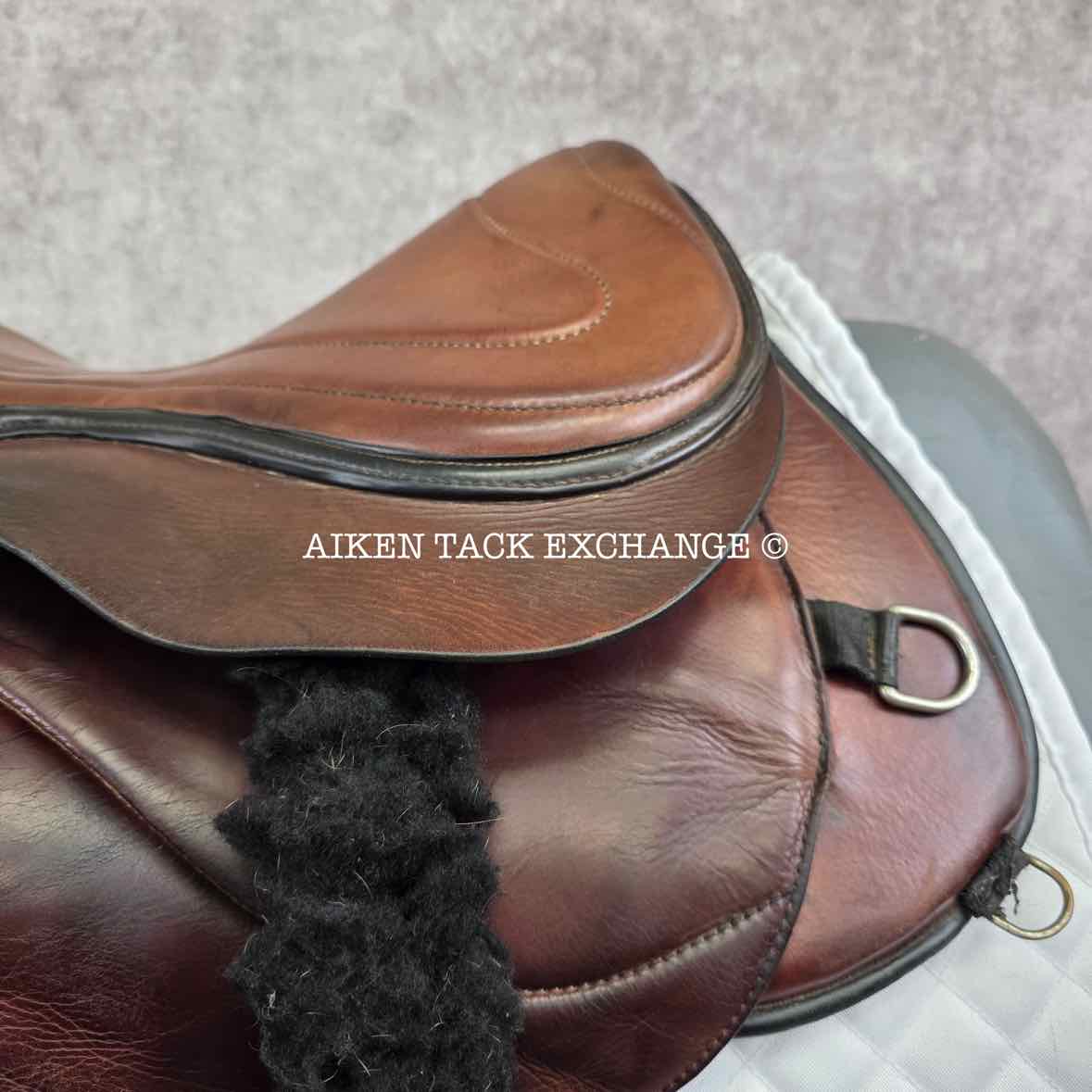 Freeform Lightweight Treeless Endurance Saddle, 17" Seat