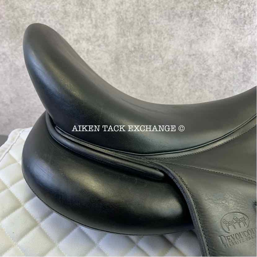 2016 Devoucoux Makila Lab Monoflap Dressage Saddle, 18" Seat, 3A Flap, Medium Wide Tree, Foam D3D Panels, Buffalo Leather