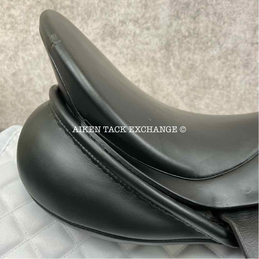 **SOLD** Windsor Elite Dressage Saddle, 17" Seat, Medium Tree, Wool Flocked Panels