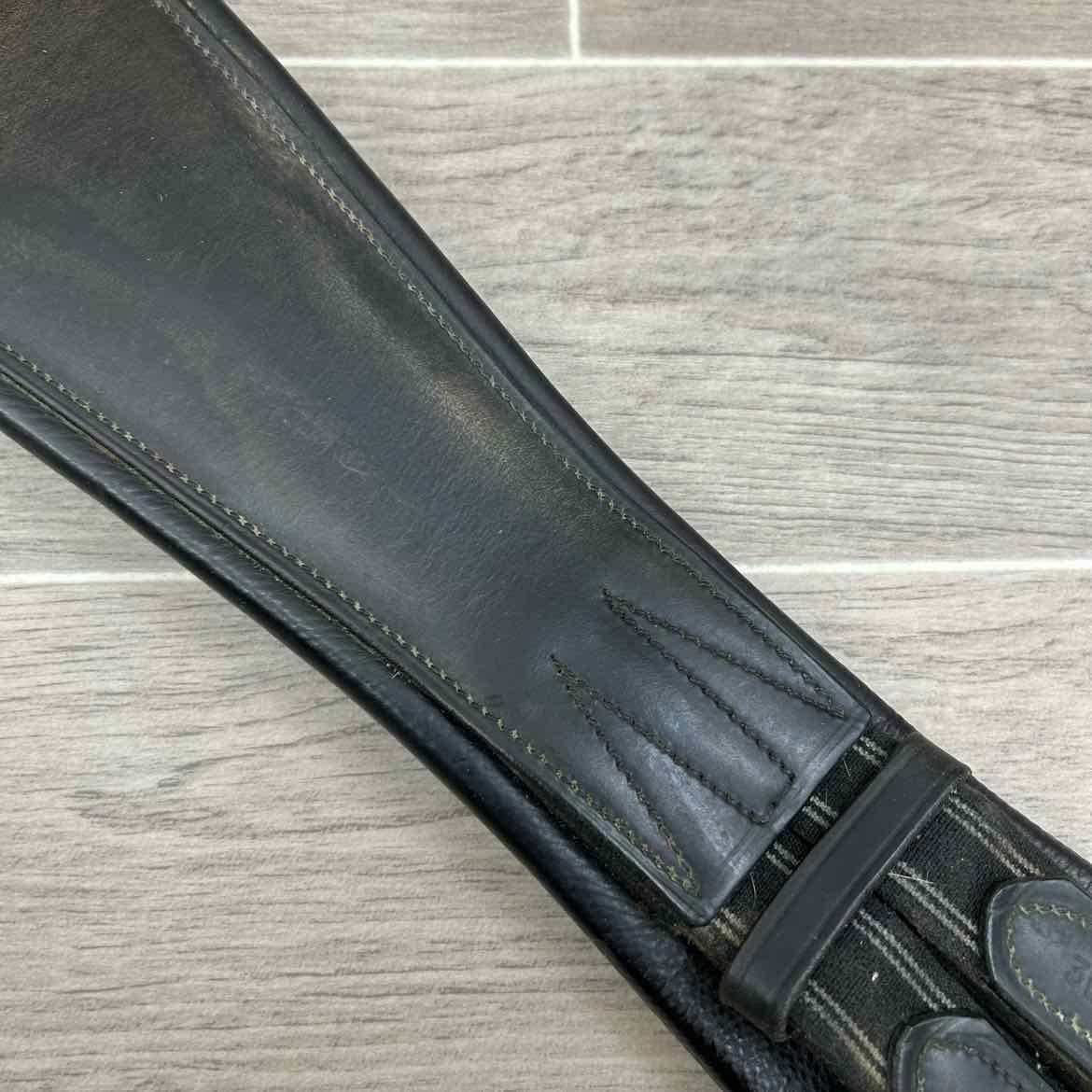 KL Select Red Barn Smart Contour Dressage Girth, Black, 30"