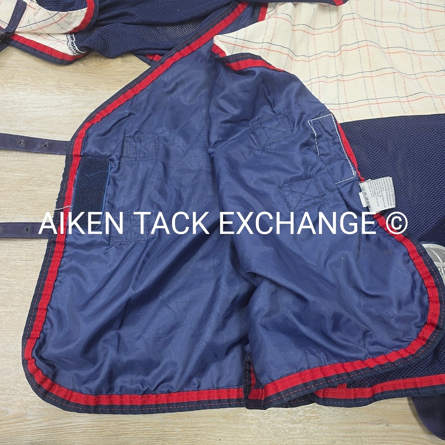 Weatherbeeta Breeze with Surcingle Combo Neck, 75" (has blemishes)