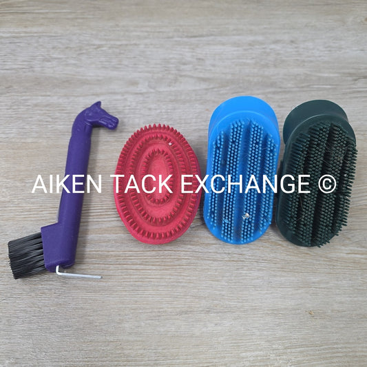 BARGAIN BUNDLE: 3 Curry Combs & 1 Hoof Pick