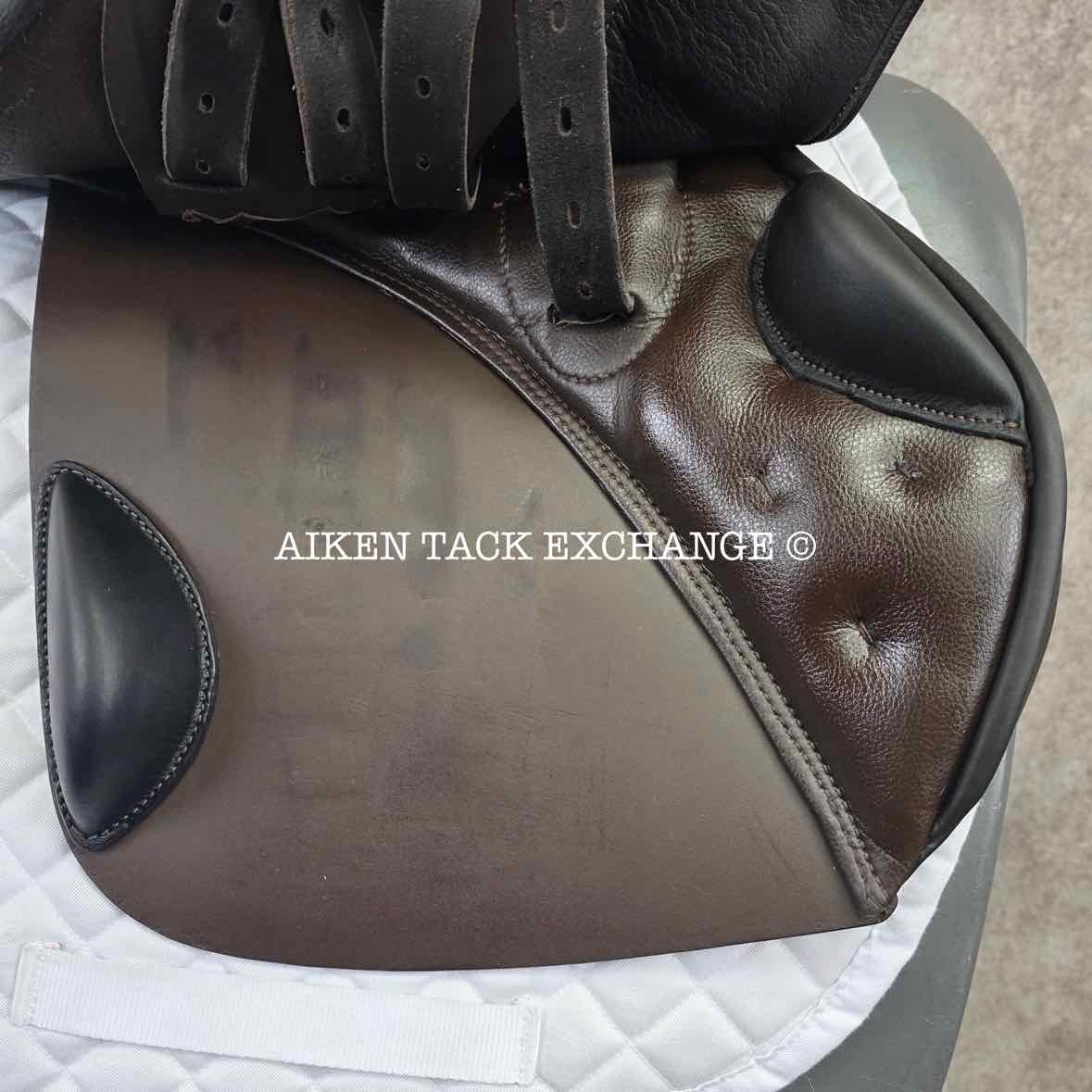 2025 Stubben Roxane Jump Saddle, 18" Seat with Biomex, 28cm Tree - Medium Narrow, Wool Flocked Panels