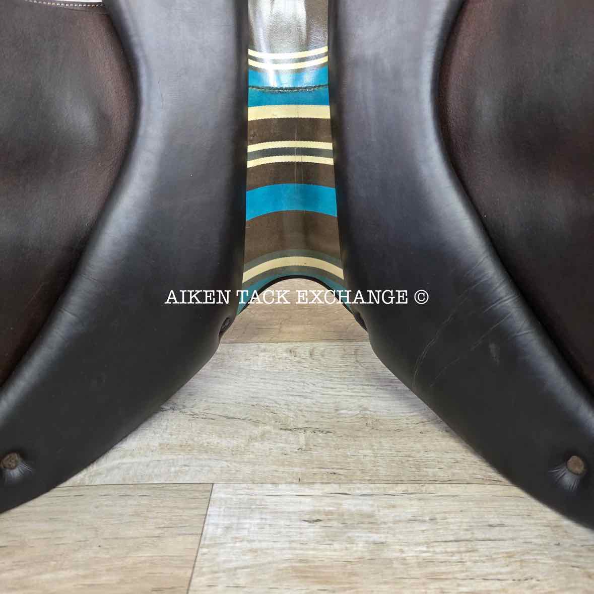 **SOLD** 2016 Voltaire Palm Beach Close Contact Jump Saddle, 17" Seat, 2A Flap, Medium Wide Tree, PRO Panels