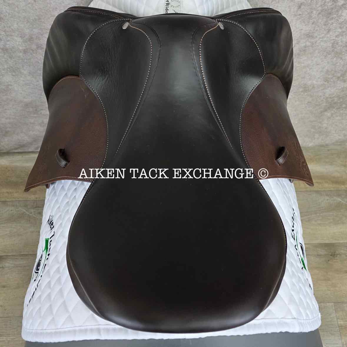 **On Trial** 2015 Voltaire Stuttgart Jump Saddle, 17.5" Seat, 3A Flap, Medium Tree, PRO Panels