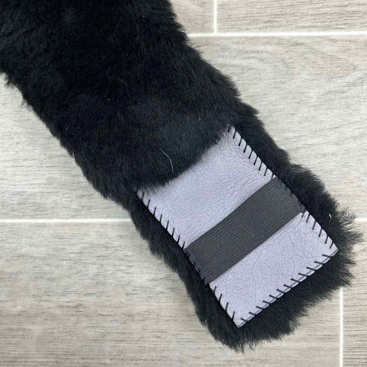 Schneiders Merino Sheepskin Bare Cribbing Collar Cover