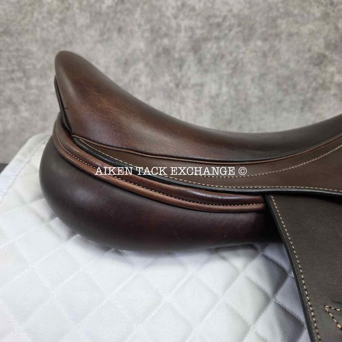 Circuit by Dover Saddlery Close Contact Jump Saddle, 17" Seat, Medium Tree, Foam Panels