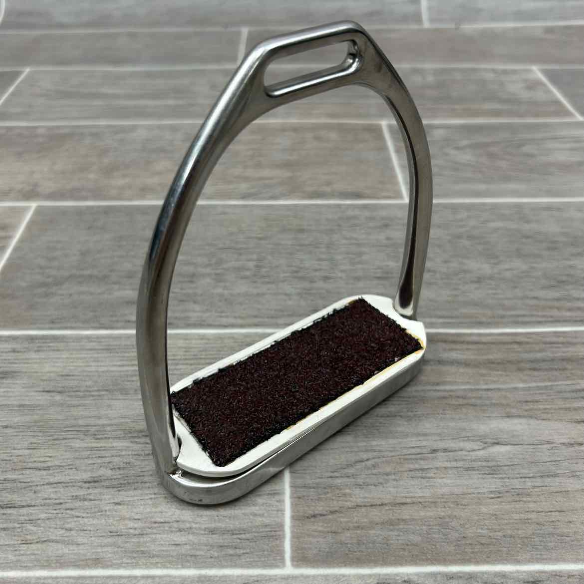 Fillis Stirrup Irons with Sure Grip Stirrup Pads, 4.75"
