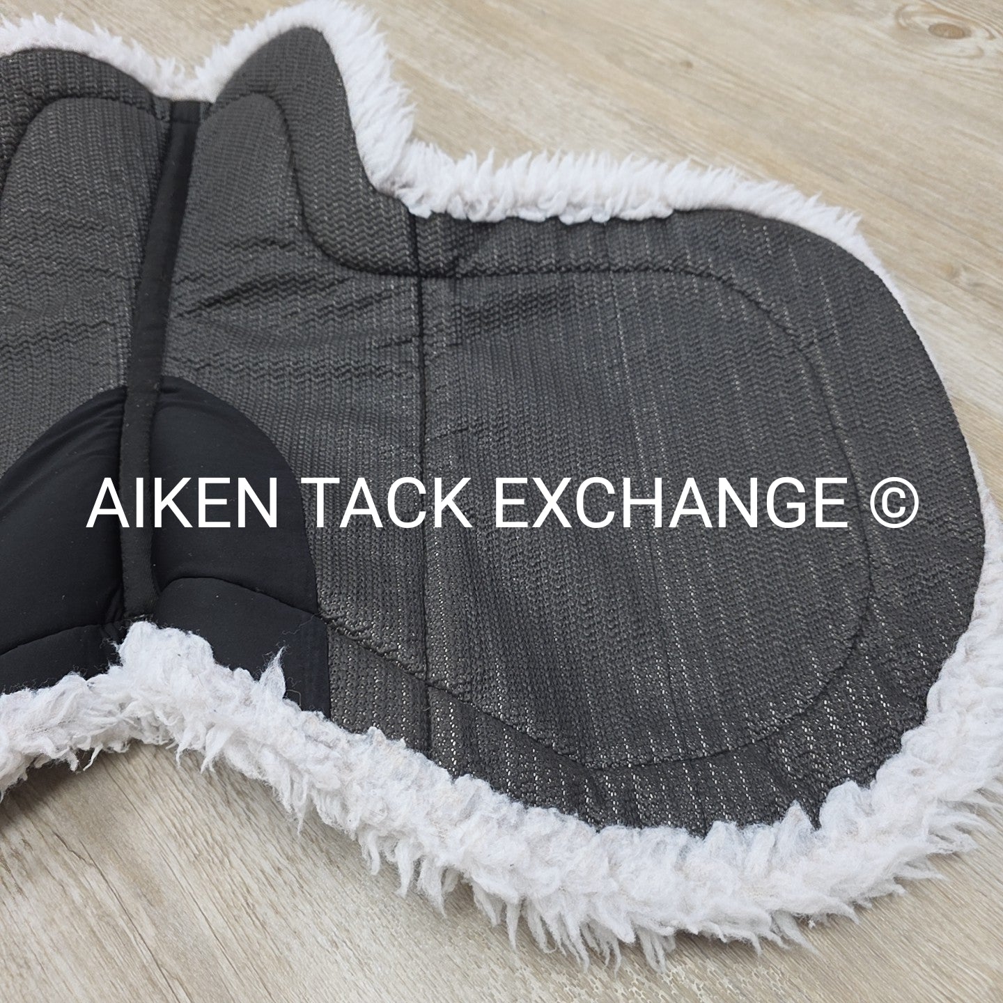 Ecogold Non-Slip Secure Hunter Pad, Size Large / 17" - 17.5"
