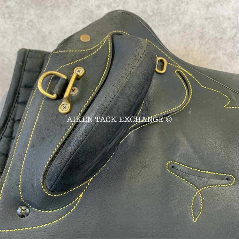 **SOLD** Wintec Pro Stock Australian Saddle, 17" / 17.5" Seat - Large, Adjustable Tree - Changeable Gullet, CAIR Panels