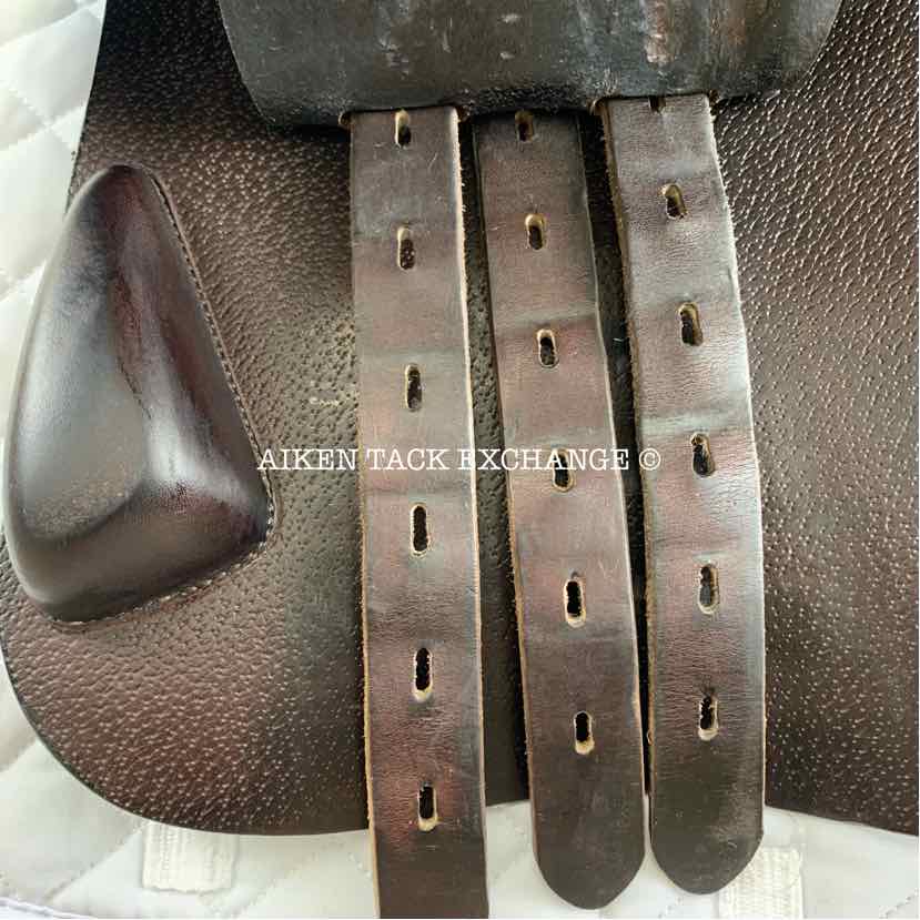 **SOLD** 2018 Equipe Synergy Special Close Contact Jump Saddle, 17.5" Seat, Forward Flap, Medium Wide Tree, Foam Panels