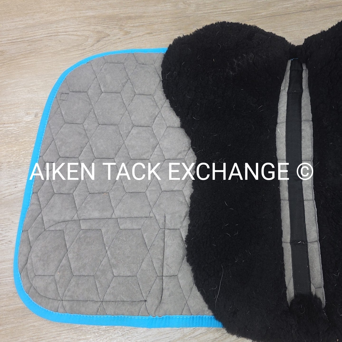Mattes Dressage Trekking Saddle Pad with Sheepskin, Size Medium