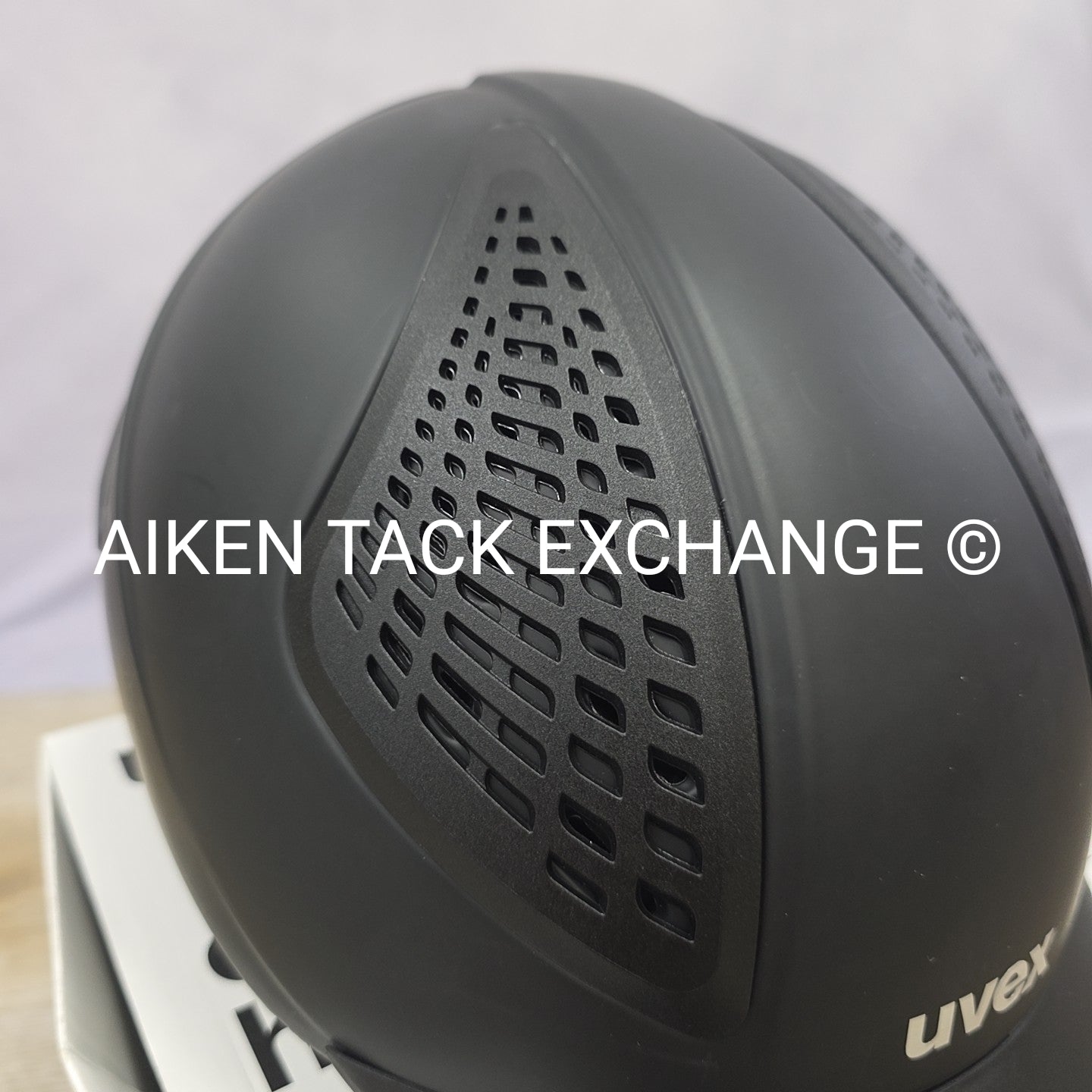 UVEX Exxential MIPS Riding Helmet, Size 55-57 cm (MFG Date 09/21)