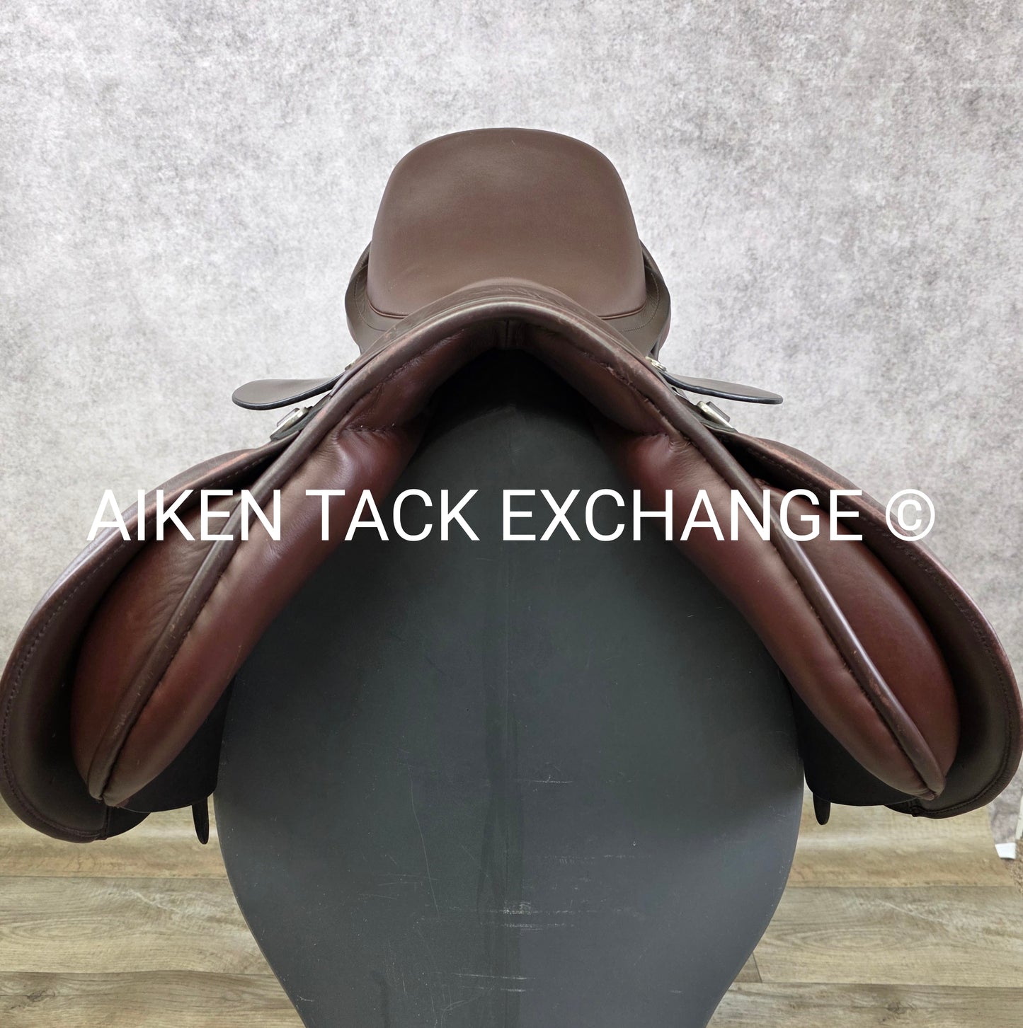 **SOLD** 2010 Duett Presto Close Contact Jump Saddle, 17" Seat, XX-Wide Hoop Tree, Wool Flocked Panels