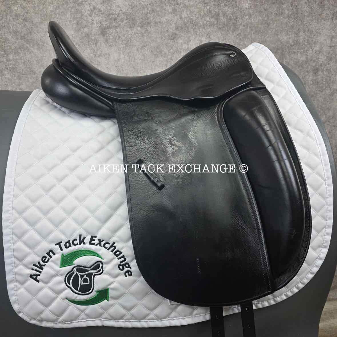 2005 County Fusion Dressage Saddle, 17.5" Seat, Medium Tree, Wool Flocked Panels