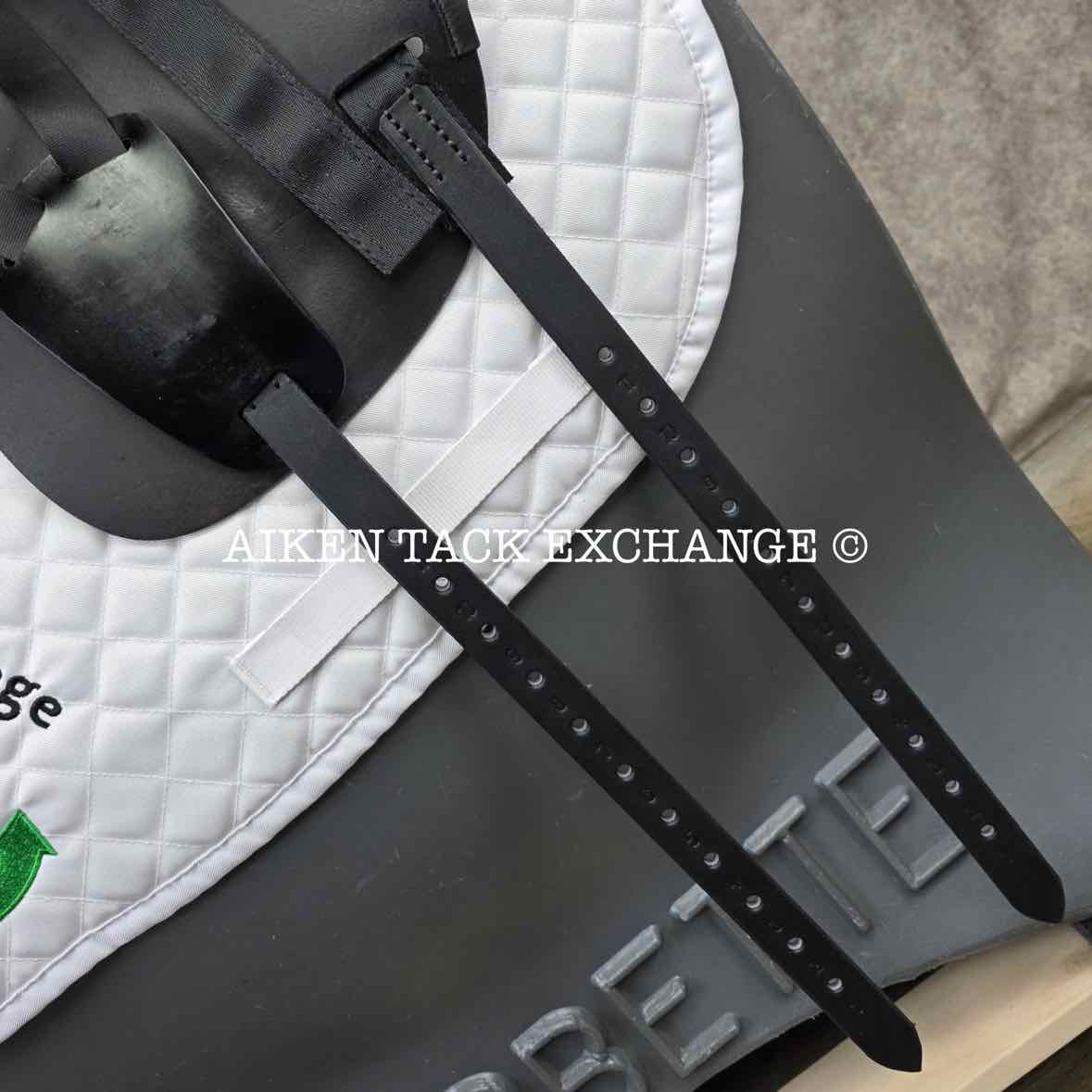 2015 Amerigo Pinerolo Classic Dressage Saddle, 17" Seat, MW/W Tree, Wool Flocked Panels