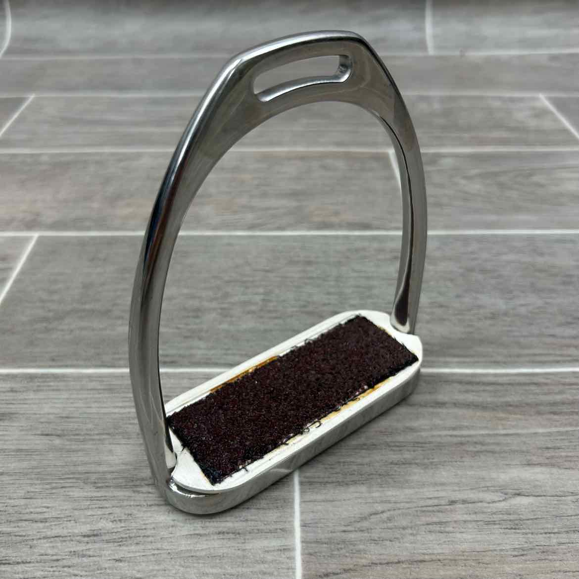 Fillis Stirrup Irons with Sure Grip Stirrup Pads, 4.75"