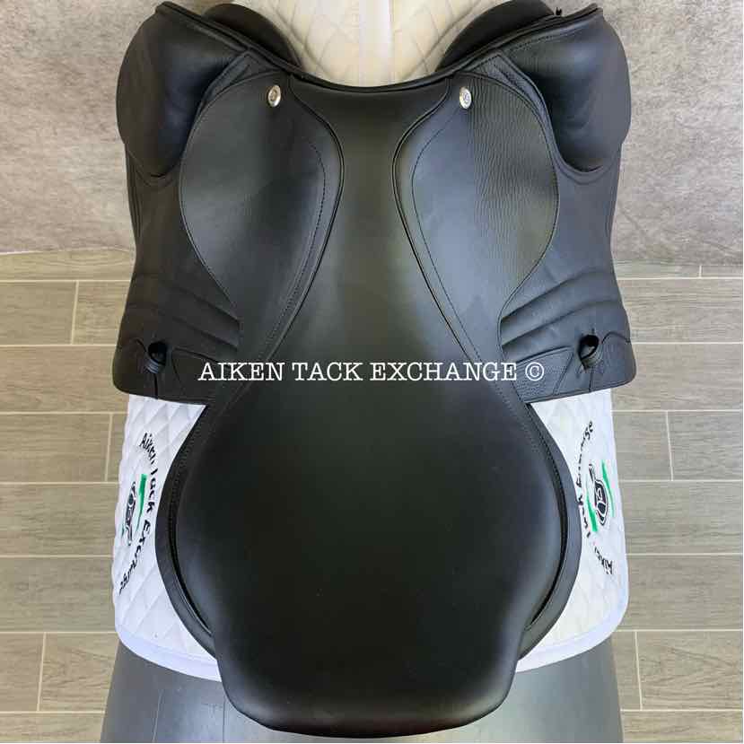 **SOLD** 2021 CWD SE06 Close Contact Jump Saddle, 18" Seat XTR, 4C Flap, Medium Tree, Foam Panels, Buffalo Leather