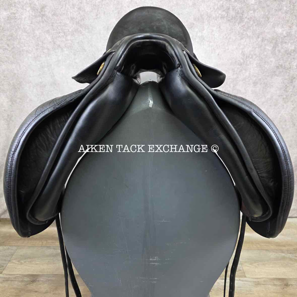 2003 Hennig Dressage Saddle, 17" Seat, Medium Narrow Tree, Wool Flocked Panels